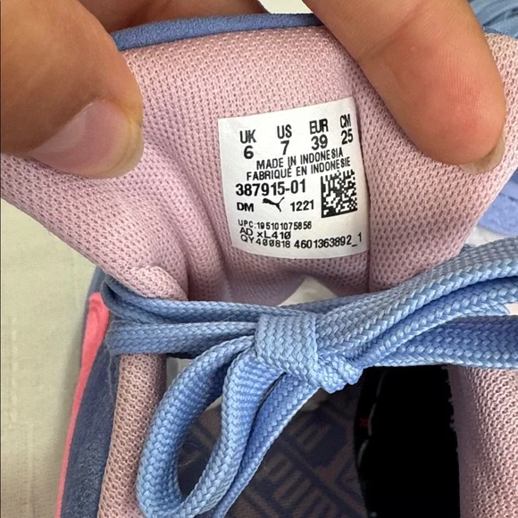 Puma Heart Accent Sneakers in Blue and Pink - Picture 5 of 7